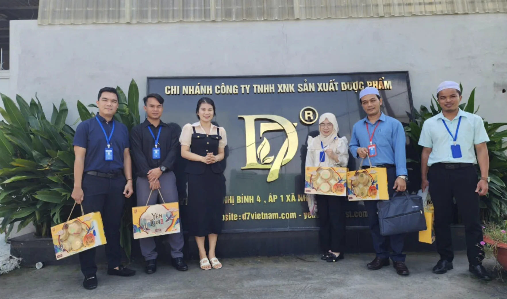 Đoàn Halal Việt Nam làm việc tại doanh nghiệp sản xuất dược phẩm — chứng nhận Halal ngành dược